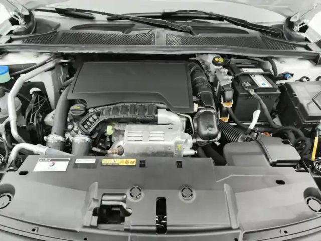 Peugeot 408 puretech 130 ch s&amp;s eat8 gt — photo 7