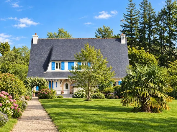 PROPRIÉTÉ DE 162 M² SUR 1,75 HECTARE : NATURE, ESPACE ET PROXIMITÉ DE LORIENT