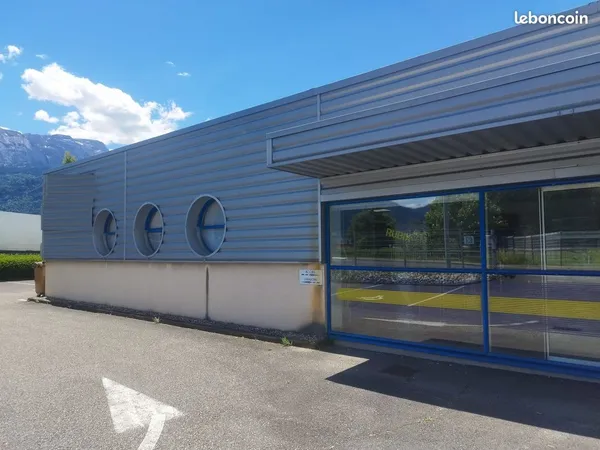 BUREAUX 700 m² THYEZ