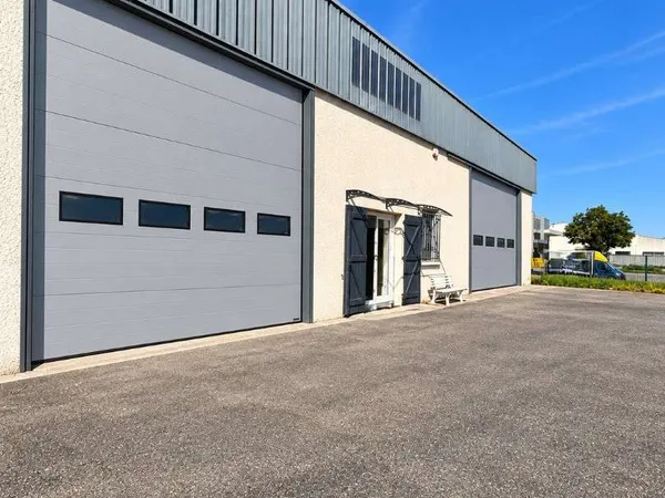 A vendre entrepôt de 1205m² en zi à Saint-Alban