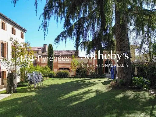 Maison 19 pièces 733 m²