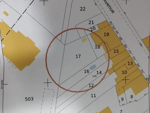 Terrain 407 m²