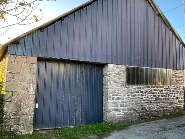 À louer - Bâtiment en pierre de 100 m² - Primeli