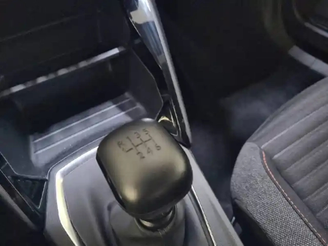 Peugeot 2008 puretech 100 s&amp;s bvm6 — photo 34