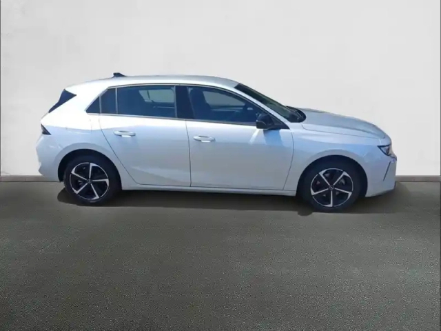 Opel Astra 1.2 turbo 130 ch bvm6 — photo 4