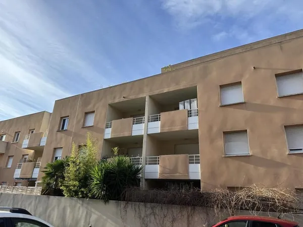 BEZIERS A VENDRE APPARTEMENT T2 AVEC PARKING