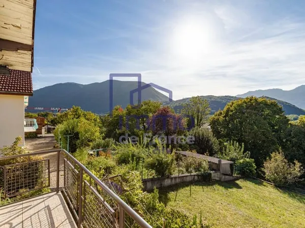 Vizille sur une parcelle de 885m² avec vue dégagée