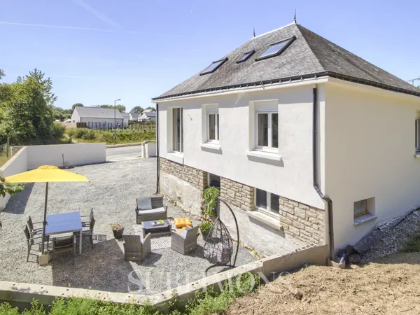 Maison rénovée avec jardin - 900 m² - Questembert