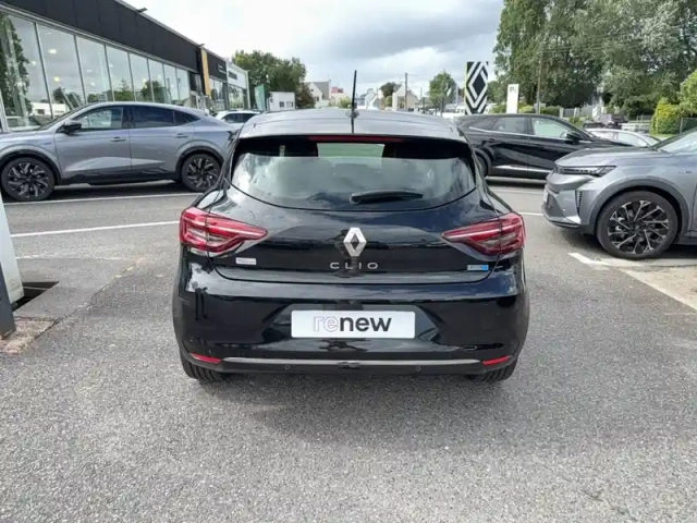 Renault Clio e-tech 140 - 21n — photo 5