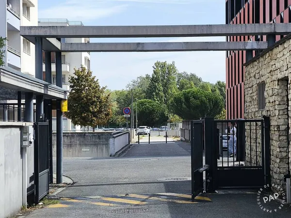 Garage/Parking