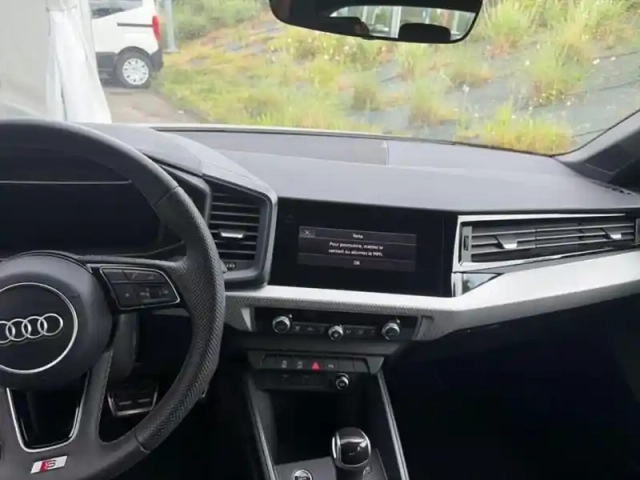 Audi A1 30 tfsi 116 ch s tronic 7 s line — photo 10