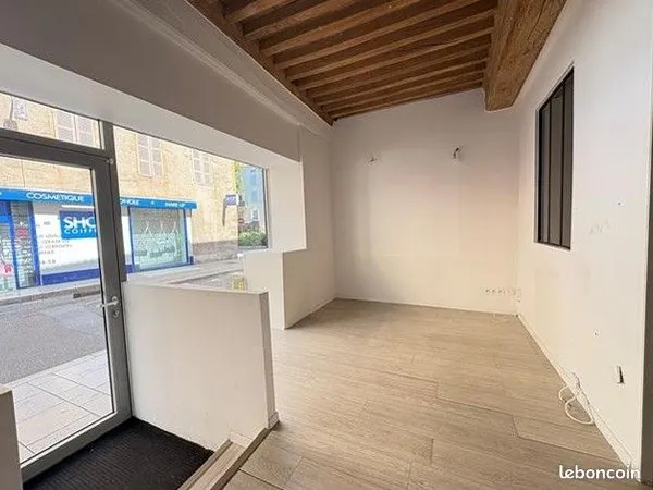 LOCAL COMMERCIAL 46 m² - EMPLACEMENT N°1 RUE CARNOT, MÂCON