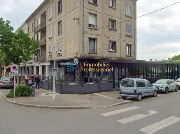 Local commercial 5 pièces 347 m²