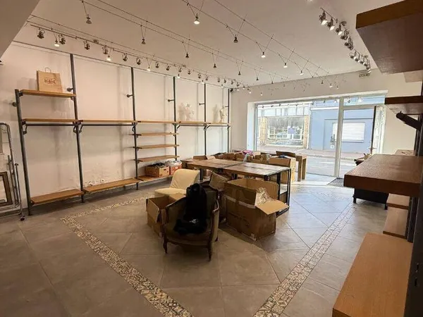 Local commercial 83 m²