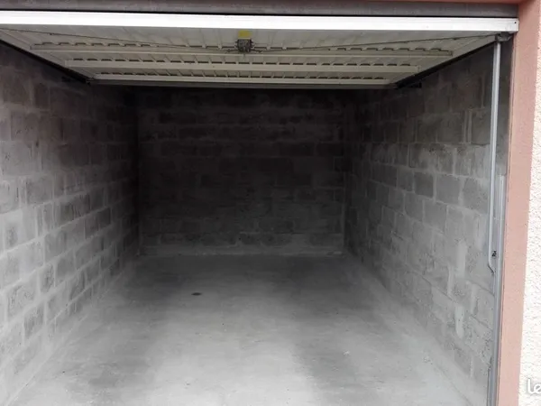 Garage / Box Box pour meubles / moto / voiture