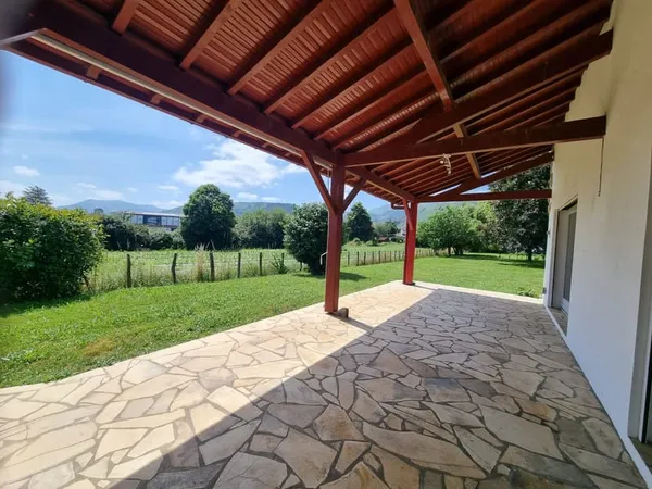 Belle maison dans un cadre privilégié aux portes de Cambo les