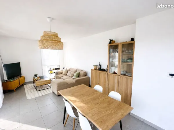Appt 48 m2 + terrasse 10 m2 Dernier étage Eysines Centre