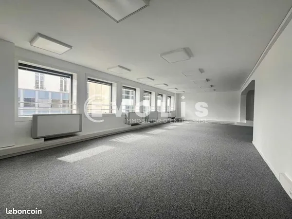 Bureaux 586 m²