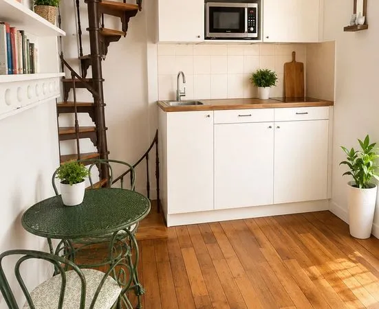Ensemble de 2 appartements atypiques charmants et refaits a neuf dans le Marais
