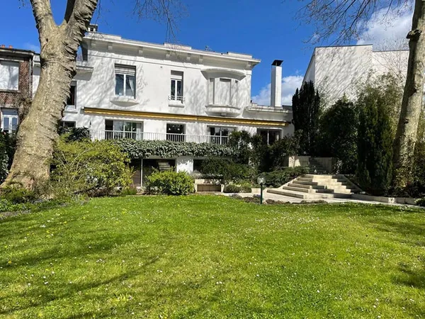 Maison 9 pièces 300 m²