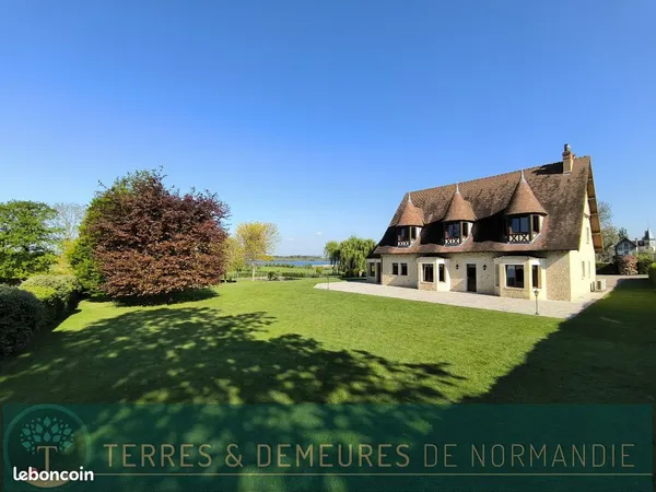 Maison 8 pièces 270 m²