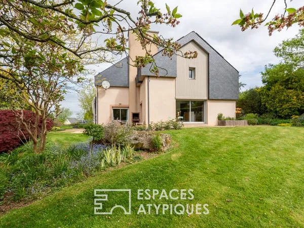 Maison d'architecte familiale avec son jardin cinq étoiles