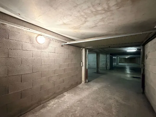 Parking/Garage
