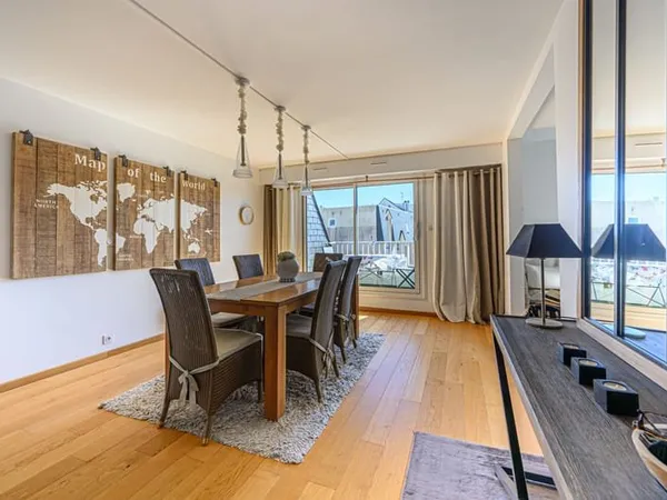 EXCEPTIONNEL MAGNIFIQUE TRIPLEX EN PLEIN CENTRE-VILLE DE ST