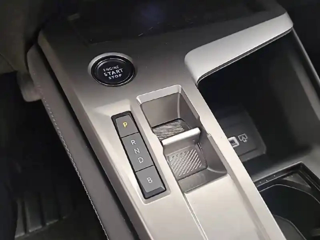 Peugeot 308 phev 180 e-eat8 — photo 14