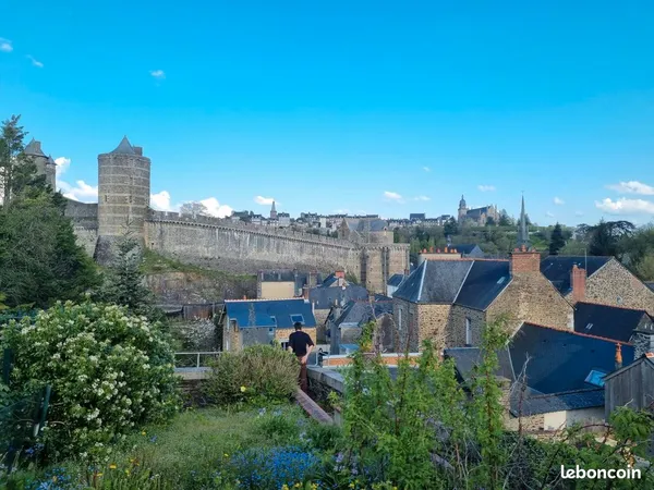 Maison de caractère avec vue sur le Château de Fougères