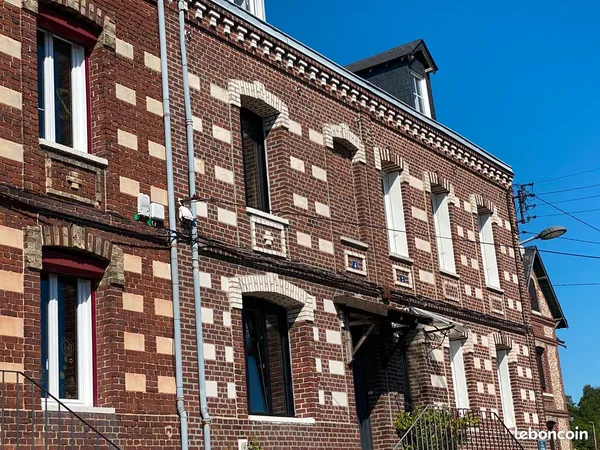 MAISON DE VILLE avec JARDIN et GARAGE