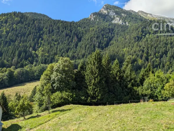 Terrin de 1910 m2 constructible avec magnifique vue montagnes