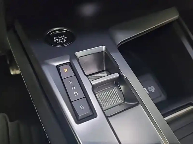 Peugeot 408 phev 225 e-eat8 — photo 17