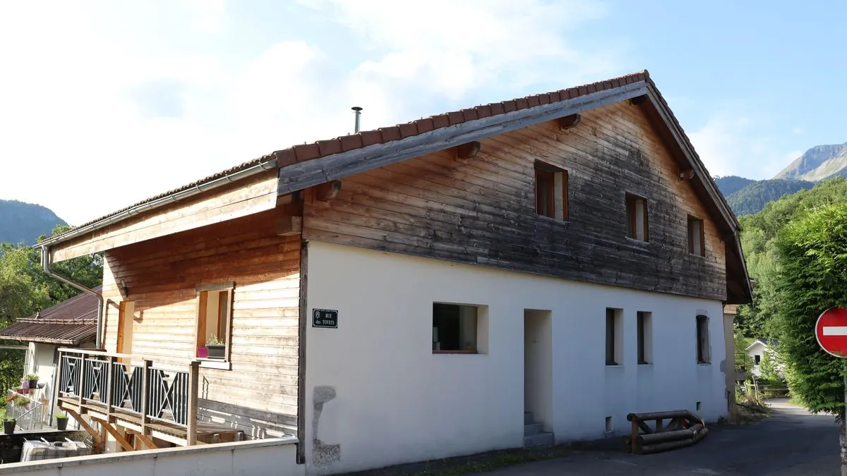 Photo 1