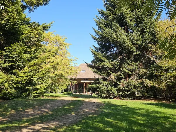 Maison 8 pièces 240 m²