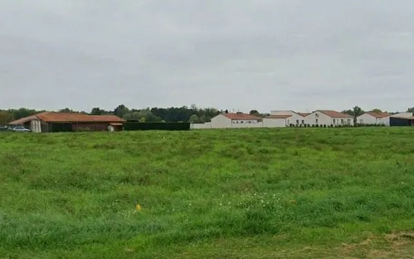 Terrain à bâtir de 855 m² à MARINGUES (63)