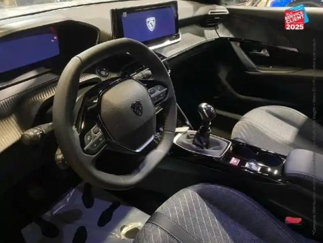Peugeot 2008 1.2 100ch s&amp;s allure — photo 30