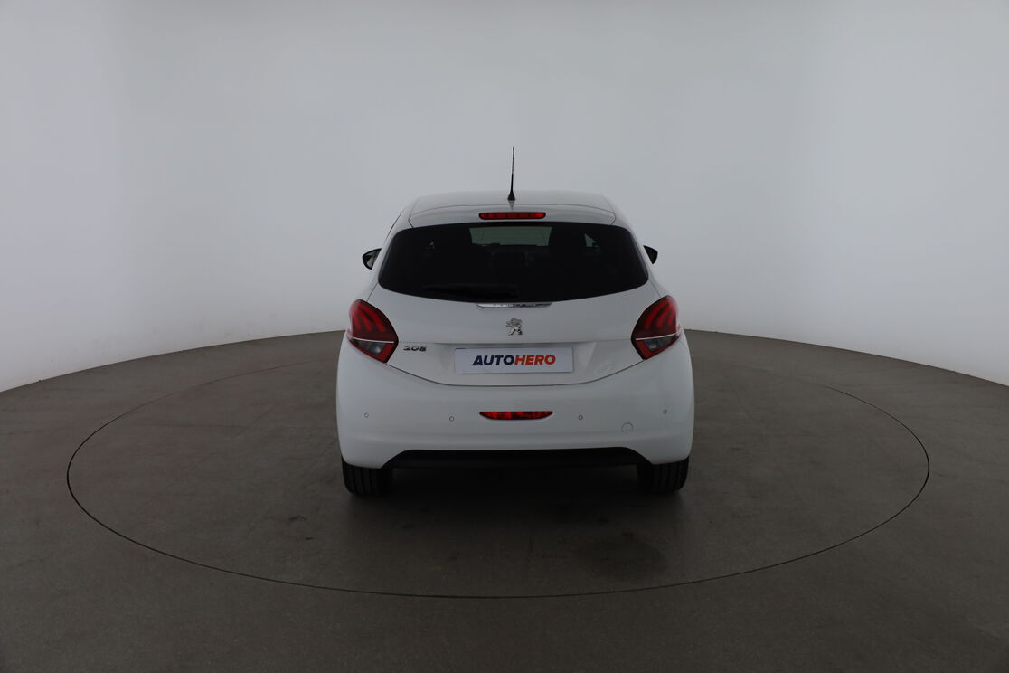 Peugeot 208 1.2 PureTech Allure EAT6 — photo 4
