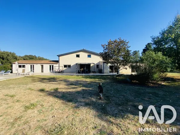Maison 12 pièces 332 m²