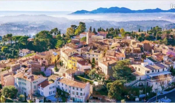 TERRAIN 500 m² MOUGINS