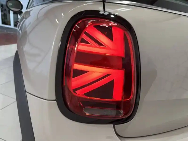Mini Mini hatch 3 portes cooper 136 ch dkg7 — photo 16