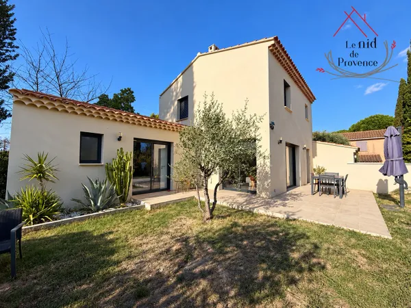 Villa récente dans un environnement calme