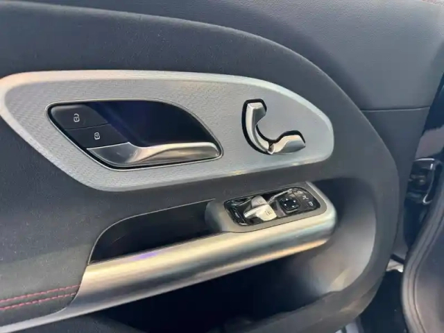 Mercedes Glb 200 — photo 11
