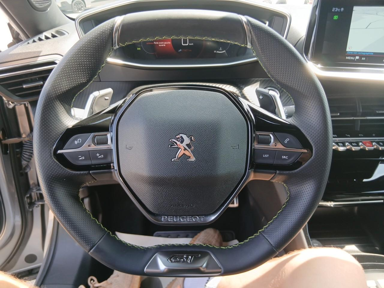 Peugeot 2008 puretech 155 s&s eat8 gt pack — photo 13