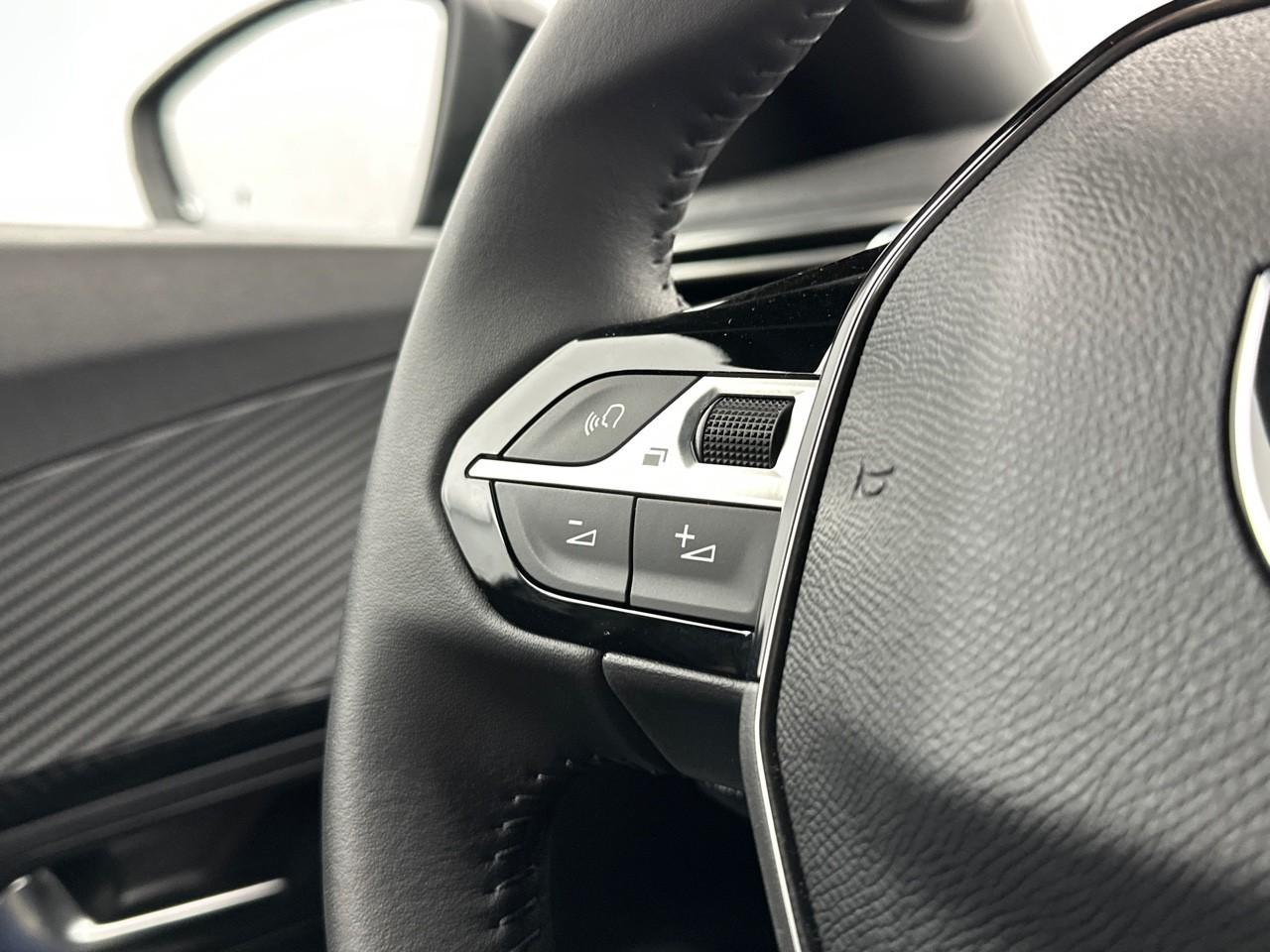 Peugeot 2008 hybrid 136 e-dcs6 style — photo 17