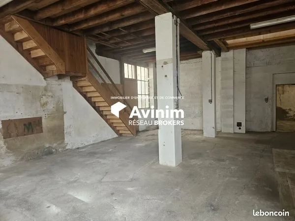 Local 300 m² Saint-Julien-sur-Reyssouze