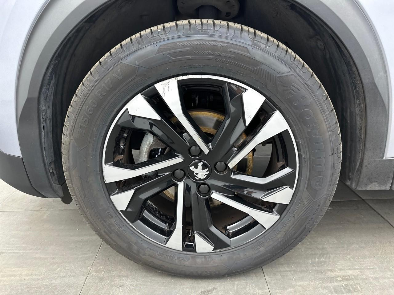 Peugeot 2008 puretech 130 s&s eat8 allure pack — photo 14
