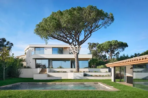 Villa 9 pièces 354 m²
