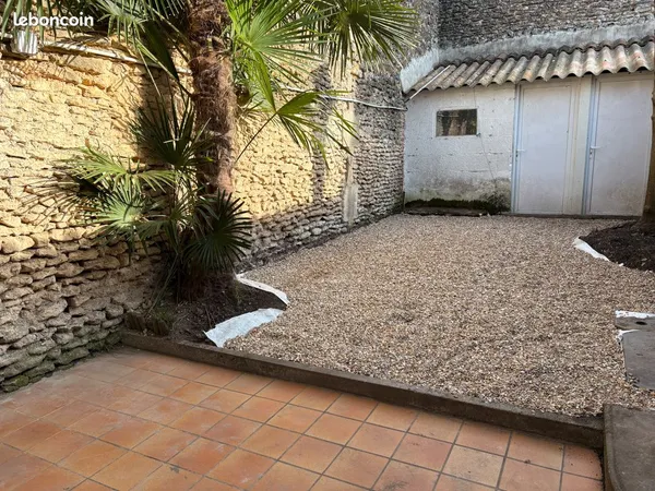 Location maison centre-ville avec petite cour