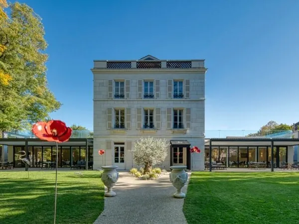 Local 651 m² Troyes